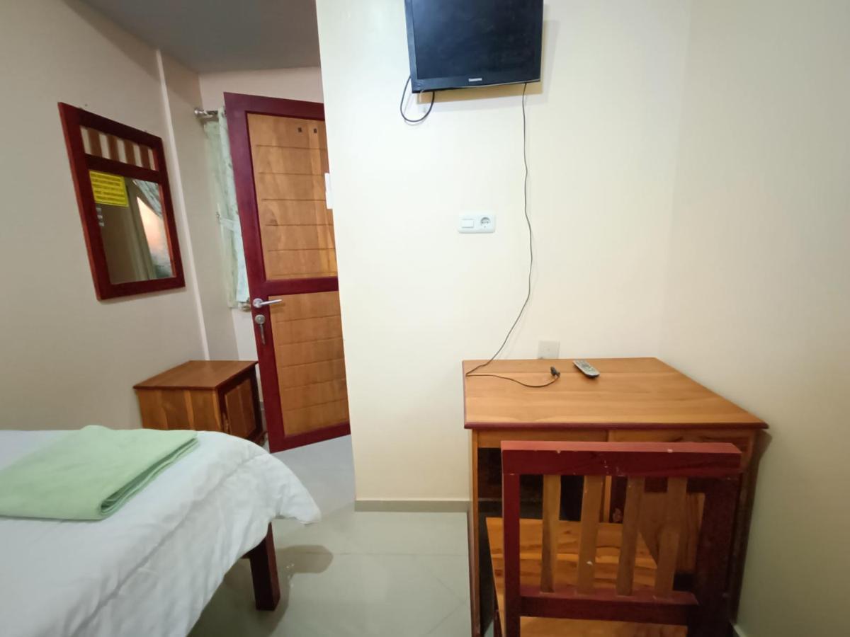 Balqies Homestay Syariah Makassar Mitra Reddoorz Kültér fotó