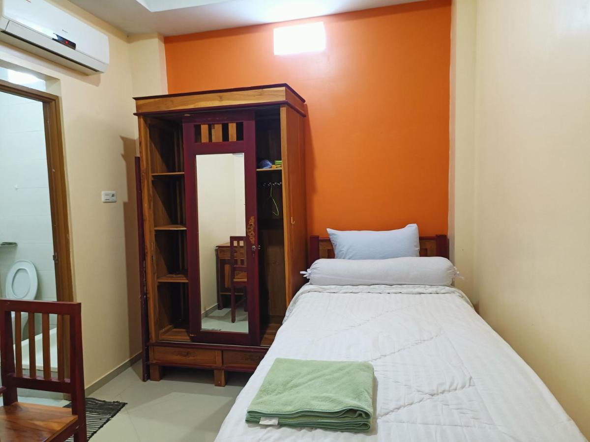 Balqies Homestay Syariah Makassar Mitra Reddoorz Kültér fotó